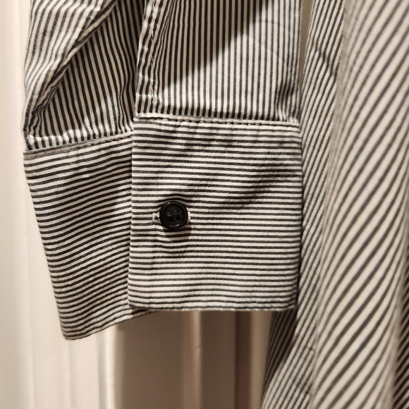 Comfy USA womens black and white  striped button down blouse. - Picture 7 of 11